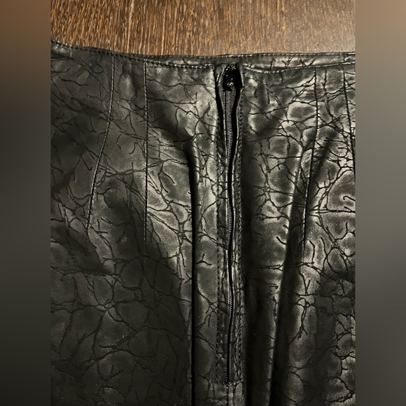 Vintage Designer Leather/ Snake Skin Print Black Midi Skirt Size 4 - Picture 6 of 10